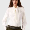 Camicia a maniche lunghe con collo a cravatta e spalline Camicia a maniche lunghe con collo a cravatta e spalline