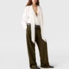 Camicia a maniche lunghe con collo a cravatta e spalline Camicia a maniche lunghe con collo a cravatta e spalline