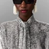 Camicia con collo annodato in velluto metallizzato