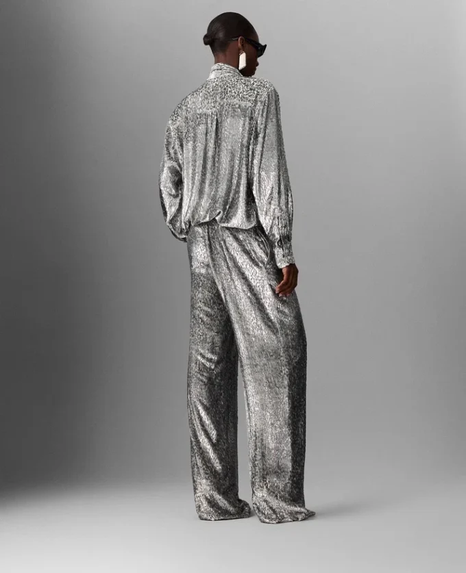 Camicia con collo annodato in velluto metallizzato