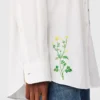 Camicia con ricami floreali Camicia con ricami floreali