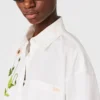 Camicia con ricami floreali Camicia con ricami floreali