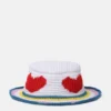 Cappello a secchiello con cuore lavorato all’uncinetto Cappello a secchiello con cuore lavorato all’uncinetto