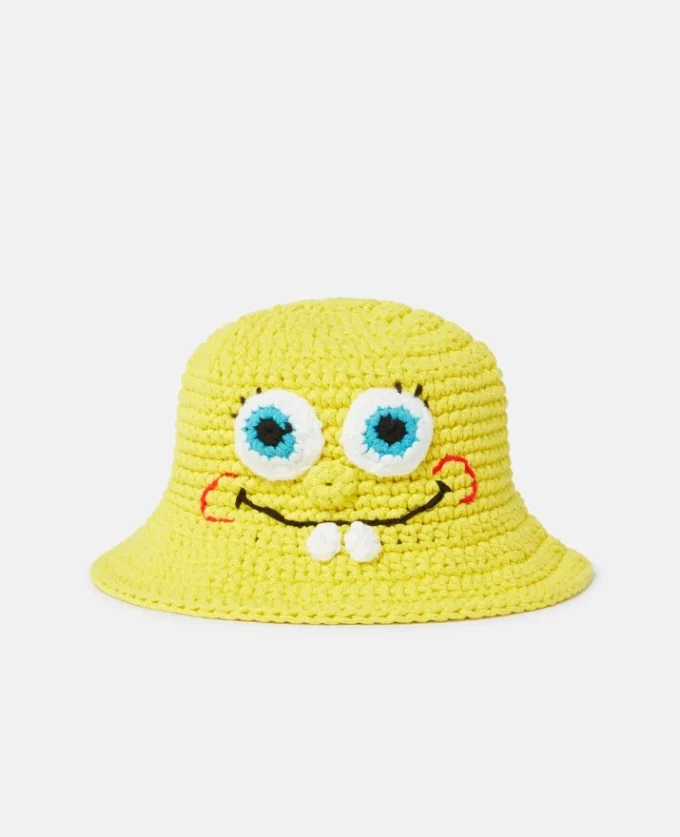 Cappello a secchiello con grafica SpongeBob lavorato all’uncinetto Cappello a secchiello con grafica SpongeBob lavorato all’uncinetto