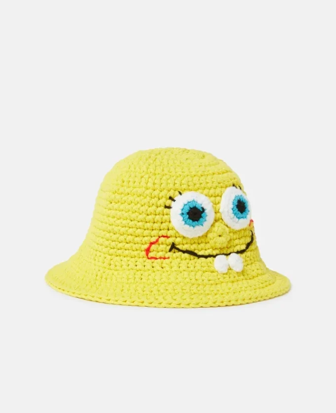 Cappello a secchiello con grafica SpongeBob lavorato all’uncinetto Cappello a secchiello con grafica SpongeBob lavorato all’uncinetto