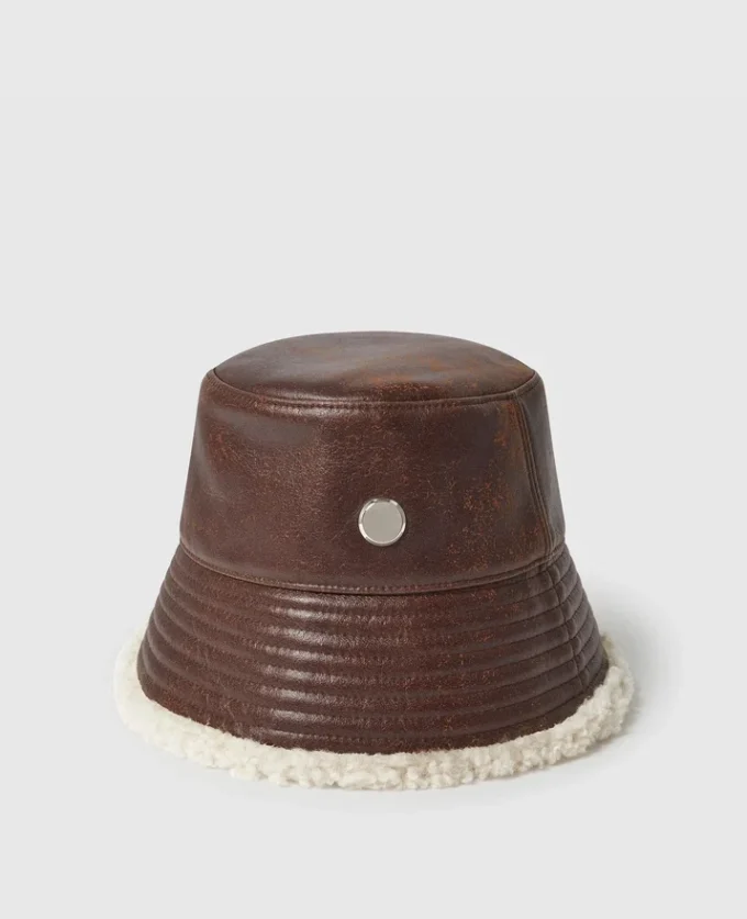 Cappello a secchiello con logo e fodera in peluche Cappello a secchiello con logo e fodera in peluche