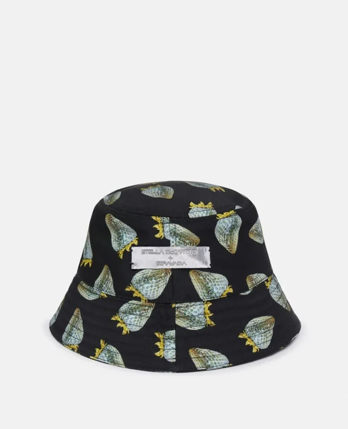 Cappello a secchiello in nylon rigenerato con stampa fragole Cappello a secchiello in nylon rigenerato con stampa fragole