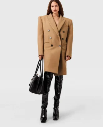 Cappotto doppiopetto di media lunghezza