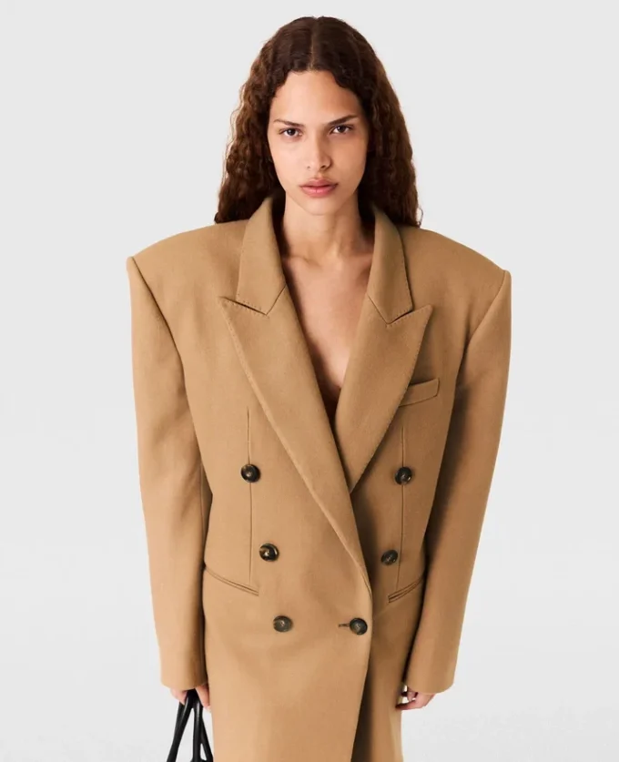 Cappotto doppiopetto di media lunghezza Cappotto doppiopetto di media lunghezza