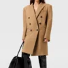 Cappotto doppiopetto di media lunghezza Cappotto doppiopetto di media lunghezza