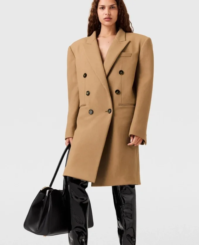 Cappotto doppiopetto di media lunghezza Cappotto doppiopetto di media lunghezza