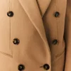 Cappotto doppiopetto di media lunghezza Cappotto doppiopetto di media lunghezza