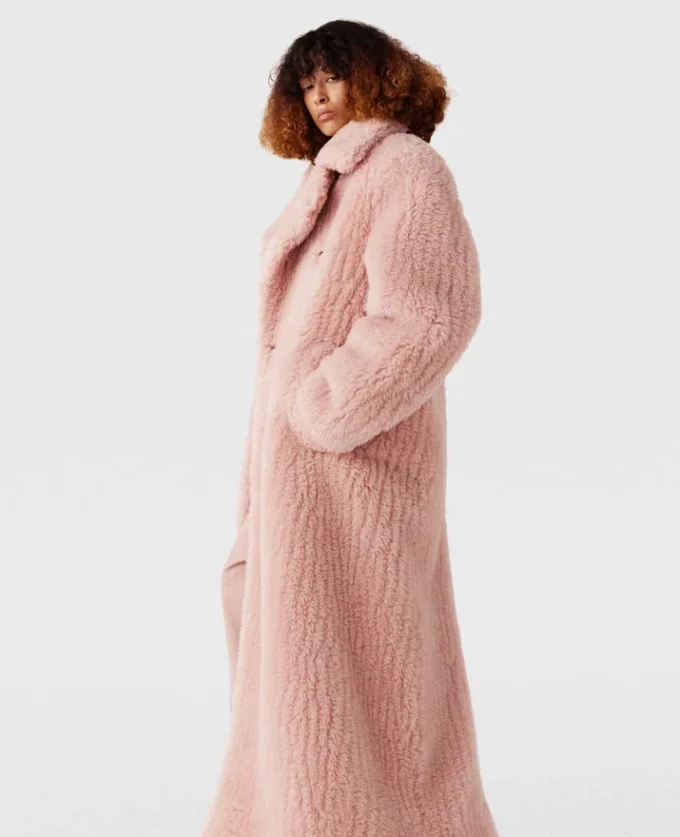 Cappotto lungo oversize in peluche Cappotto lungo oversize in peluche