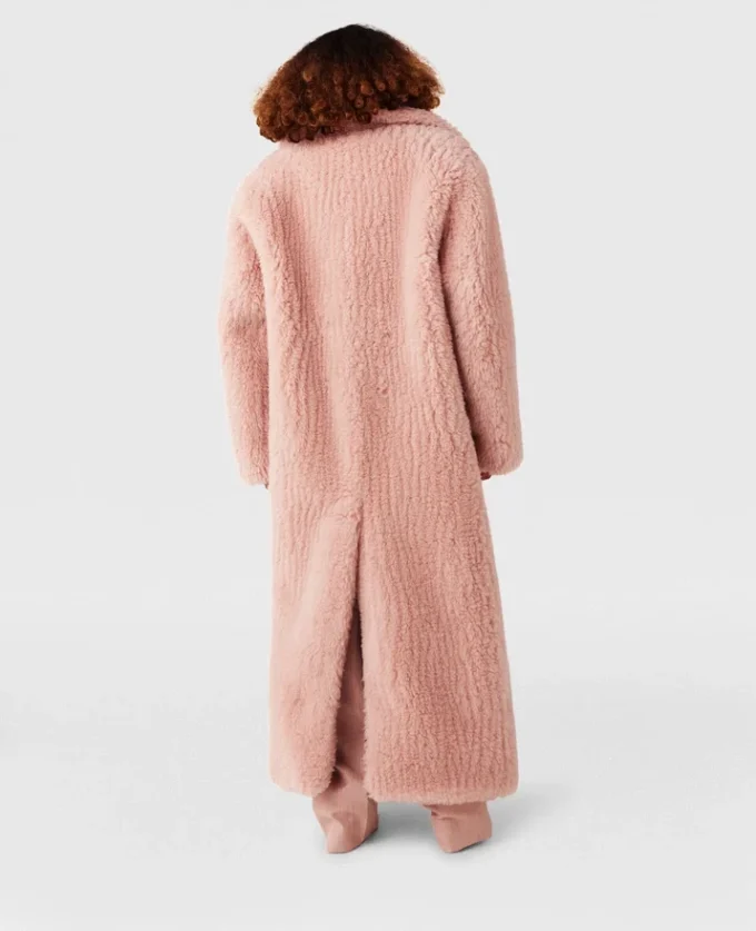 Cappotto lungo oversize in peluche Cappotto lungo oversize in peluche
