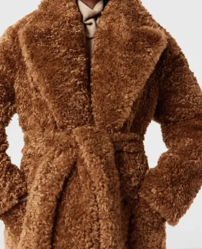 Cappotto Teddy in peluche con cintura Cappotto Teddy in peluche con cintura