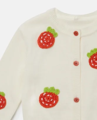 Cardigan all’uncinetto con fragole