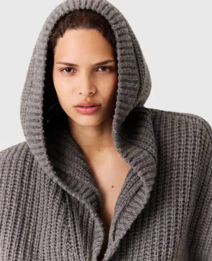 Cardigan con cappuccio a coste Cardigan con cappuccio a coste