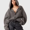 Cardigan con cappuccio a coste Cardigan con cappuccio a coste