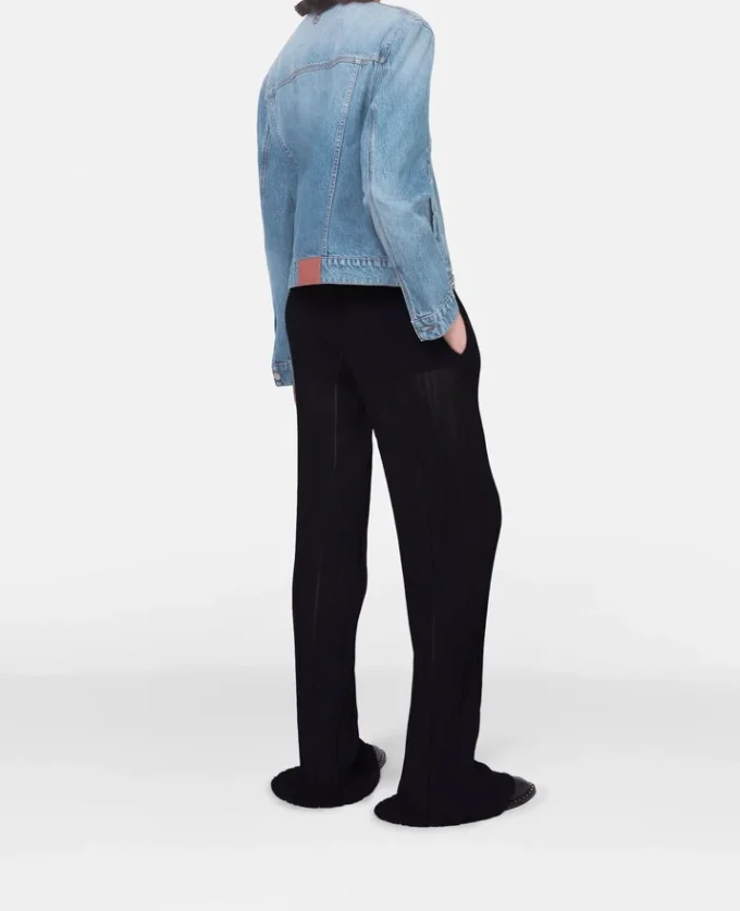 Giacca in denim chiaro con catena Falabella Giacca in denim chiaro con catena Falabella