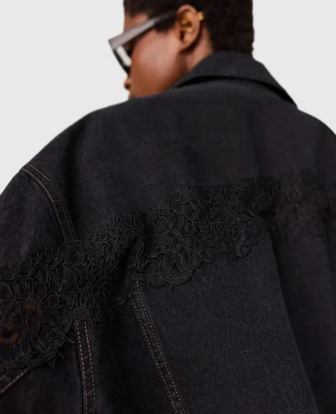 Giacca in denim con inserti in pizzo Giacca in denim con inserti in pizzo