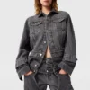 Giacca in denim con pannelli tono su tono Giacca in denim con pannelli tono su tono
