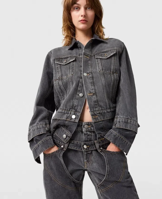 Giacca in denim con pannelli tono su tono Giacca in denim con pannelli tono su tono