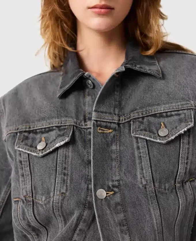 Giacca in denim con pannelli tono su tono Giacca in denim con pannelli tono su tono