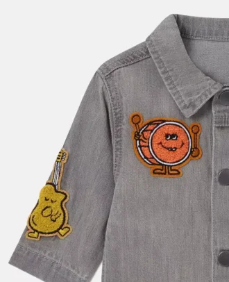 Giacca in denim ricamata con grafica musicale Giacca in denim ricamata con grafica musicale