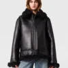 Giacca vegana con cintura in shearling Giacca vegana con cintura in shearling