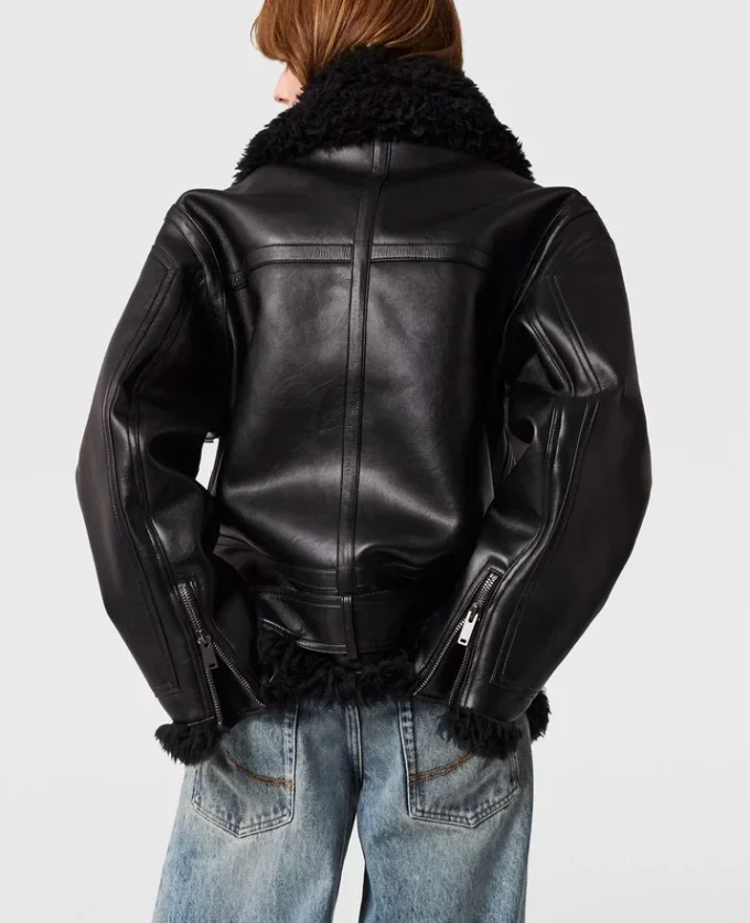 Giacca vegana con cintura in shearling Giacca vegana con cintura in shearling