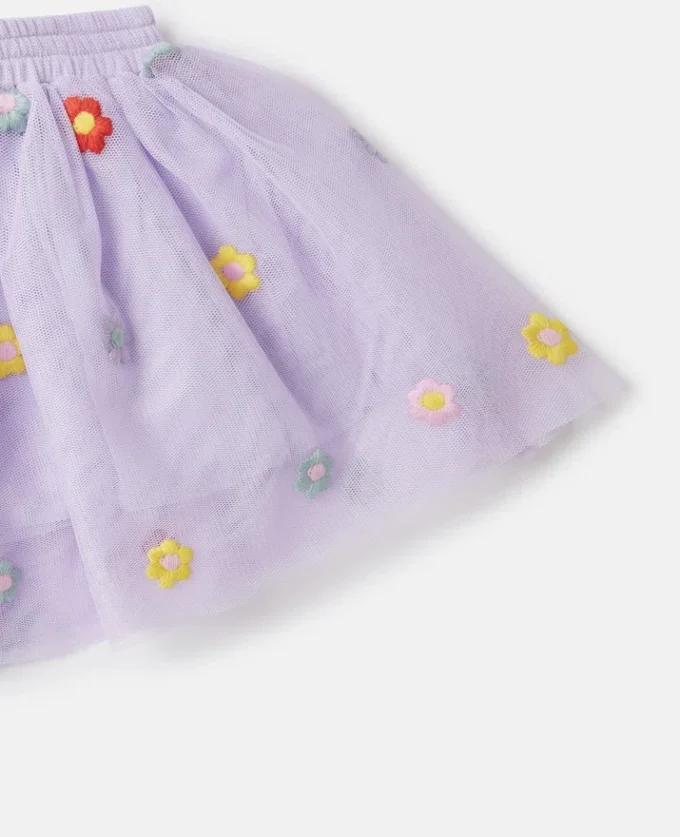 Gonna in tulle ricamata con motivi floreali Gonna in tulle ricamata con motivi floreali
