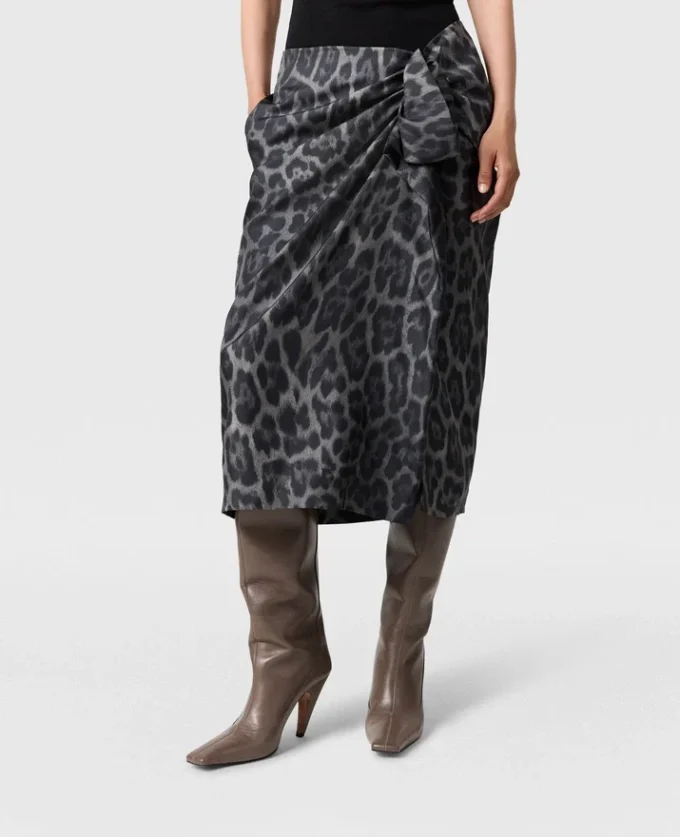 Gonna midi asimmetrica con nodo e stampa leopardata Gonna midi asimmetrica con nodo e stampa leopardata