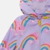 Impermeabile con stampa arcobaleno e pattini a rotelle Impermeabile con stampa arcobaleno e pattini a rotelle