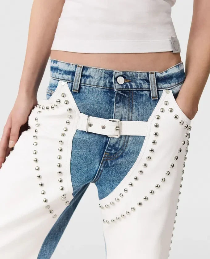 Jeans a gamba dritta con borchie Jeans a gamba dritta con borchie