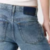 Jeans a gamba dritta con borchie Jeans a gamba dritta con borchie
