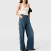 Jeans a gamba dritta con bottoni a pressione Jeans a gamba dritta con bottoni a pressione