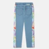 Jeans a gamba dritta con nastro con logo arcobaleno Jeans a gamba dritta con nastro con logo arcobaleno