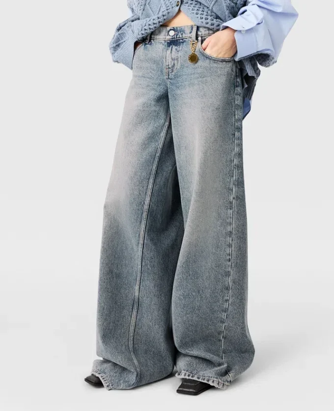 Jeans a gamba larga con lavaggio vintage Jeans a gamba larga con lavaggio vintage