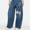 Jeans a gamba larga con ricamo Little Black Bunny Jeans a gamba larga con ricamo Little Black Bunny