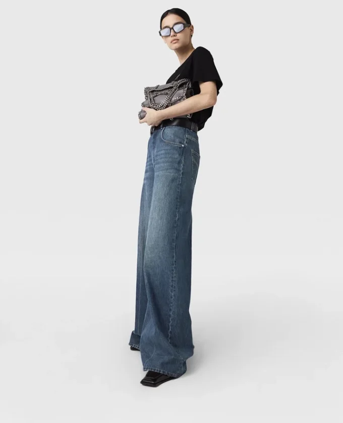 Jeans a vita alta con gamba dritta Jeans a vita alta con gamba dritta