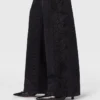 Jeans a vita alta con gamba dritta e inserti in pizzo Jeans a vita alta con gamba dritta e inserti in pizzo