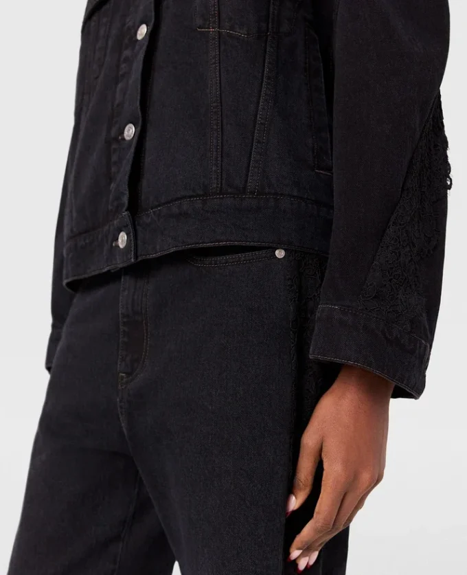 Giacca in denim con inserti in pizzo Giacca in denim con inserti in pizzo