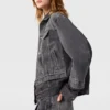 Giacca in denim con pannelli tono su tono Giacca in denim con pannelli tono su tono