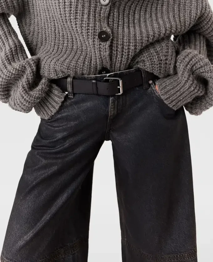 Jeans in denim a gamba dritta con finitura cerata Jeans in denim a gamba dritta con finitura cerata