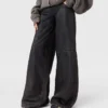 Jeans in denim a gamba dritta con finitura cerata Jeans in denim a gamba dritta con finitura cerata