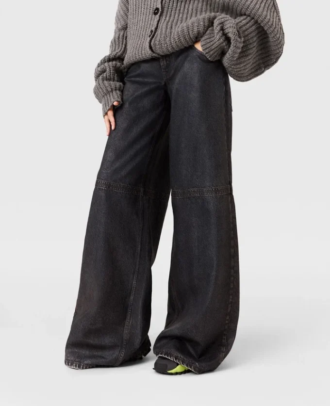 Jeans in denim a gamba dritta con finitura cerata Jeans in denim a gamba dritta con finitura cerata