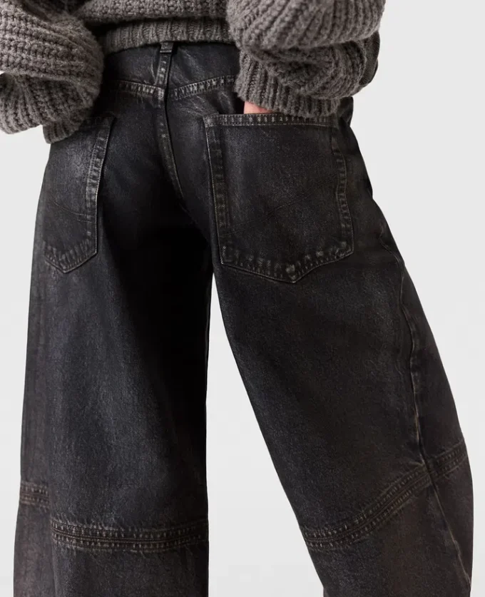 Jeans in denim a gamba dritta con finitura cerata Jeans in denim a gamba dritta con finitura cerata