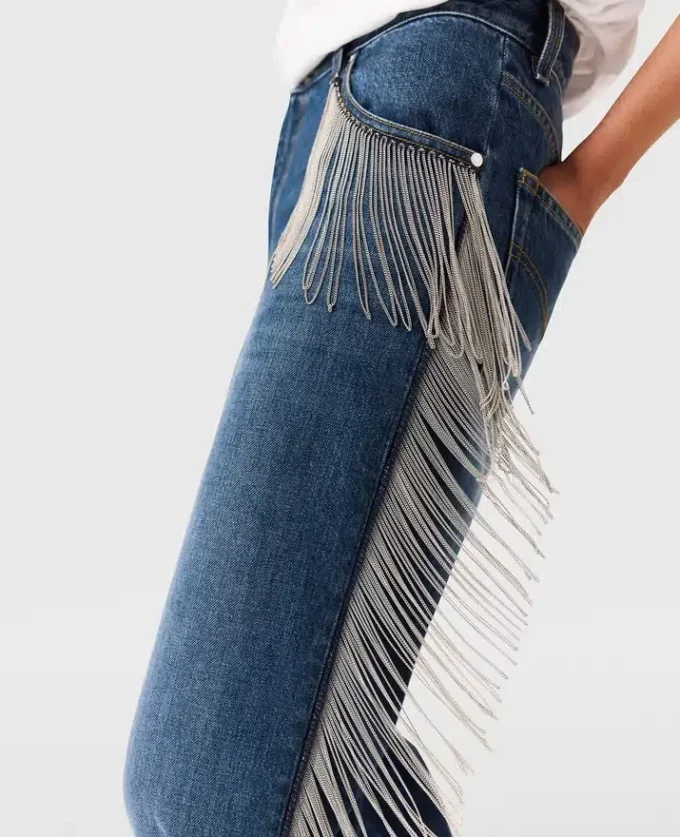 Jeans in denim a gamba dritta con nappine a catena