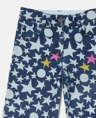 Jeans in denim a gamba dritta con stampa a stelle Jeans in denim a gamba dritta con stampa a stelle