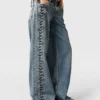 Jeans in denim a gamba larga con lacci Jeans in denim a gamba larga con lacci